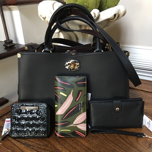 Stunning Coach Exotic Detailed Mason Color - Picture 16 of 16